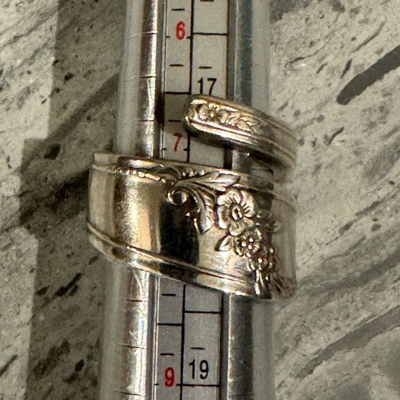 Vintage ONEIDA TUDOR Silver Plated Spoon Ring - Picture 8 of 8